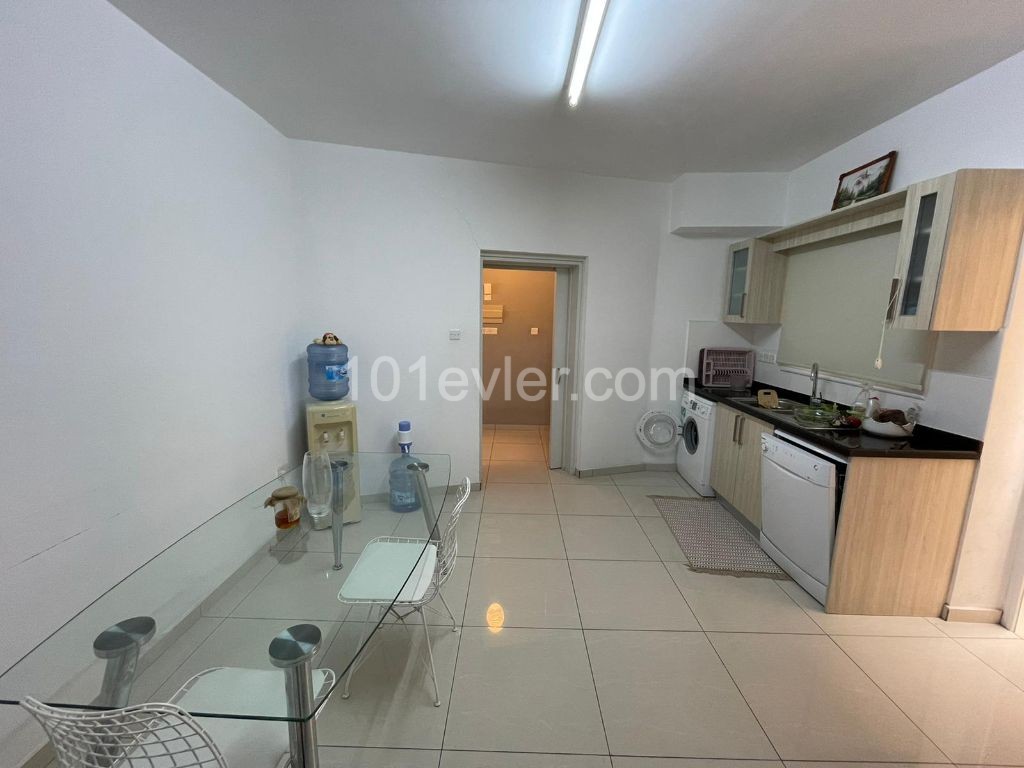 KUZEY KIBRIS, MAĞUSA, GÜLSEREN BÖLGESİNDE, SATILIK 3+1 GENİŞ  APT DAİRESİ