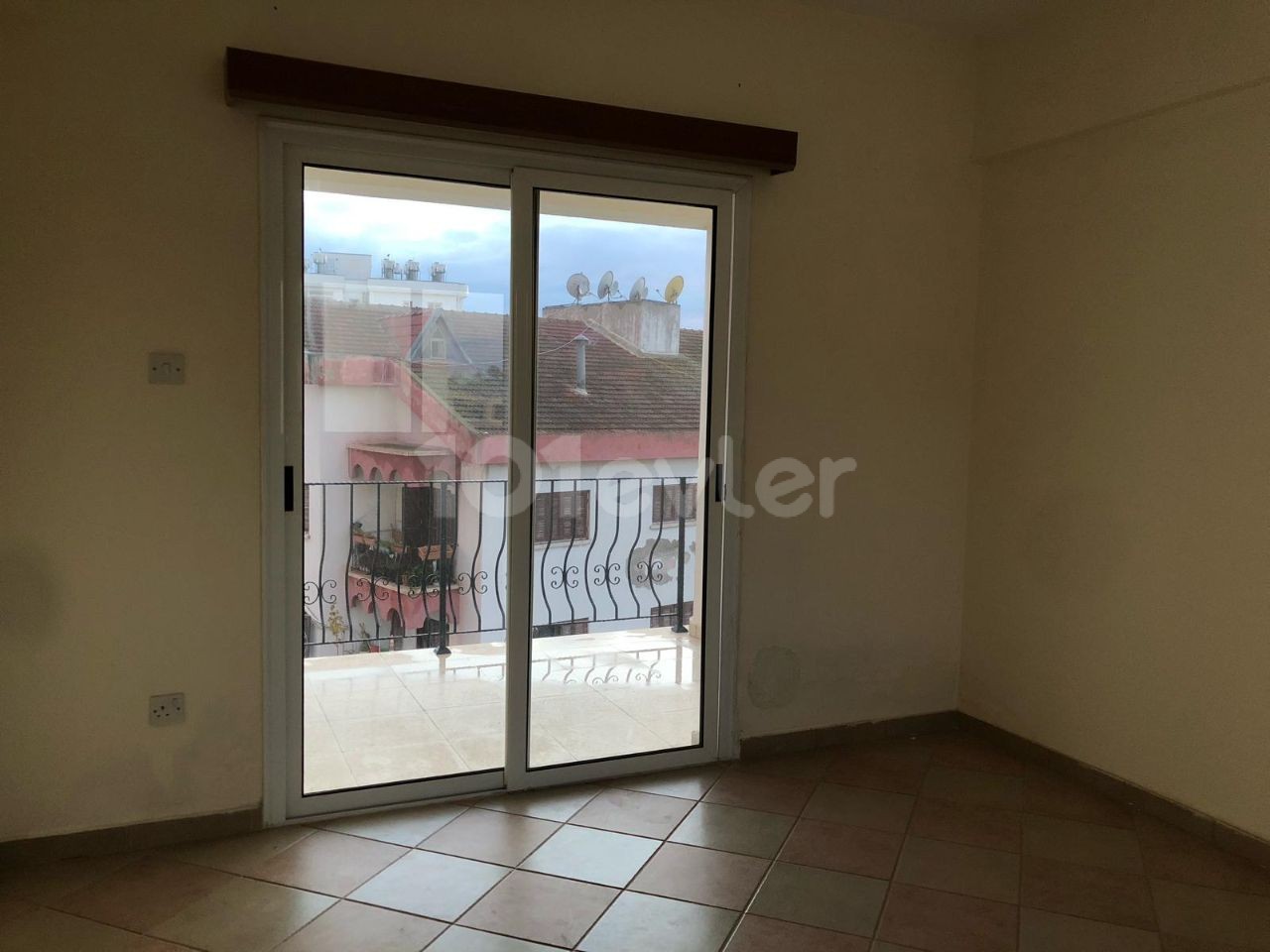 FAMAGUSTA (Very close to the Salamis road monument circle) VERY SPACIOUS AND CLEAN 3+1 FLAT FOR RENT