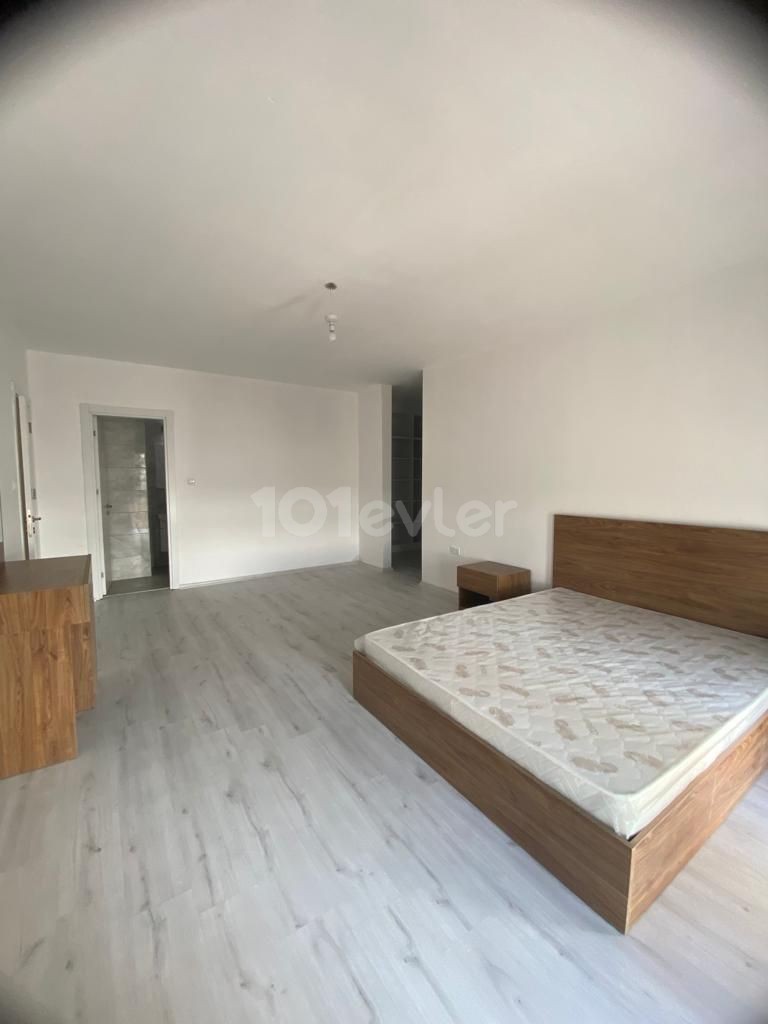 2+1 LUXUSMÖBLIERTE WOHNUNGEN ZU VERMIETEN IN NICOSIA MİNARELİKÖY, PROJEKT LEMON COUNTRY 34, MIT KOMPLETTEM BADEZIMMER UND KLEIDERZIMMER