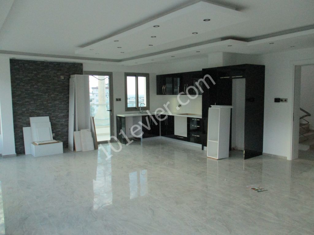 Penthouse Kaufen in Girne Merkez, Kyrenia