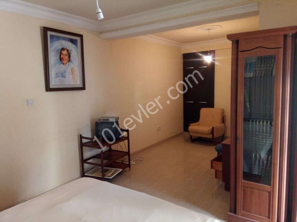 Detached House For Sale in Aşağı Girne, Kyrenia