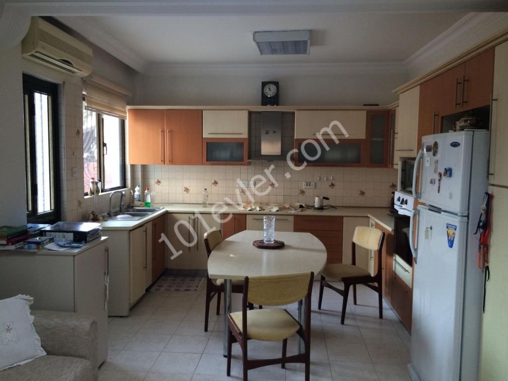 Detached House For Sale in Aşağı Girne, Kyrenia