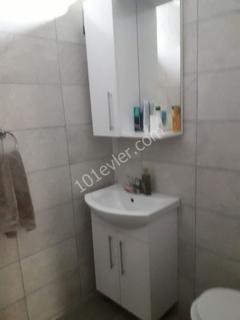 GİRNE MERKEZDE 1+1 EŞYASIZ SATILIK DAİRE