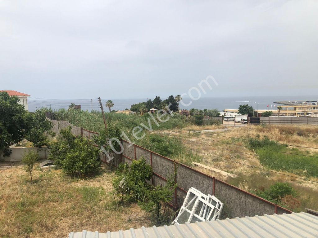 Detached House To Rent in Girne Merkez, Kyrenia