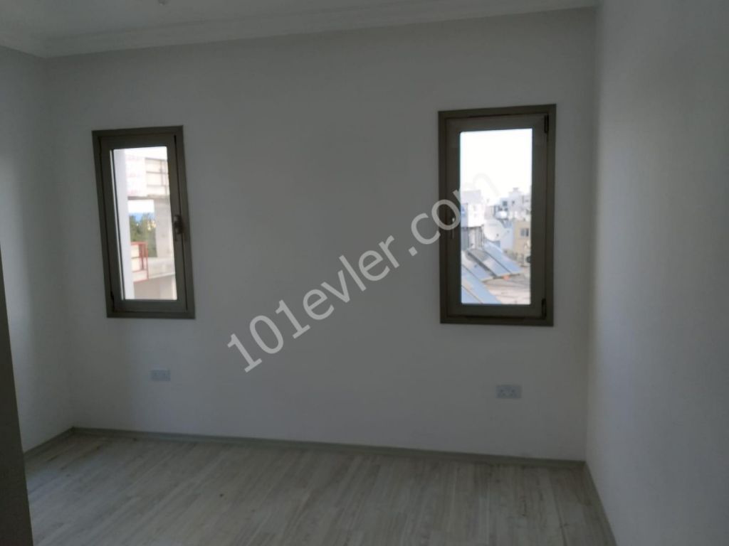 GİRNE MERKEZDE 3+1 EŞYASIZ SATILIK DAİRE 