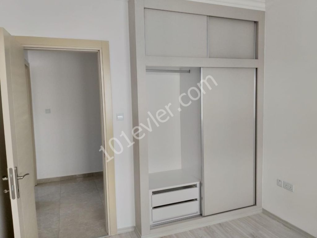 GİRNE MERKEZDE 3+1 EŞYASIZ SATILIK DAİRE 