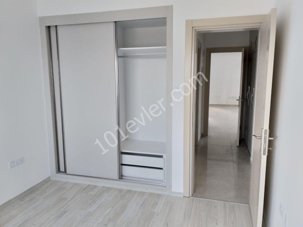 GİRNE MERKEZDE 3+1 EŞYASIZ SATILIK DAİRE 