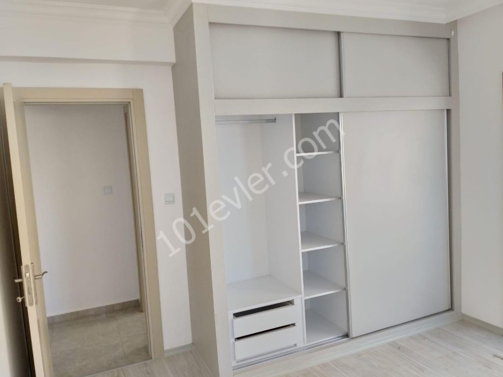 GİRNE MERKEZDE 3+1 EŞYASIZ SATILIK DAİRE 