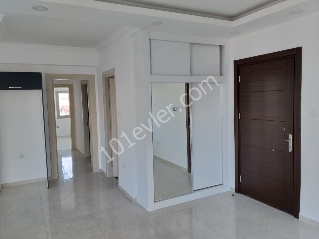 GİRNE MERKEZDE 3+1 EŞYASIZ SATILIK DAİRE 