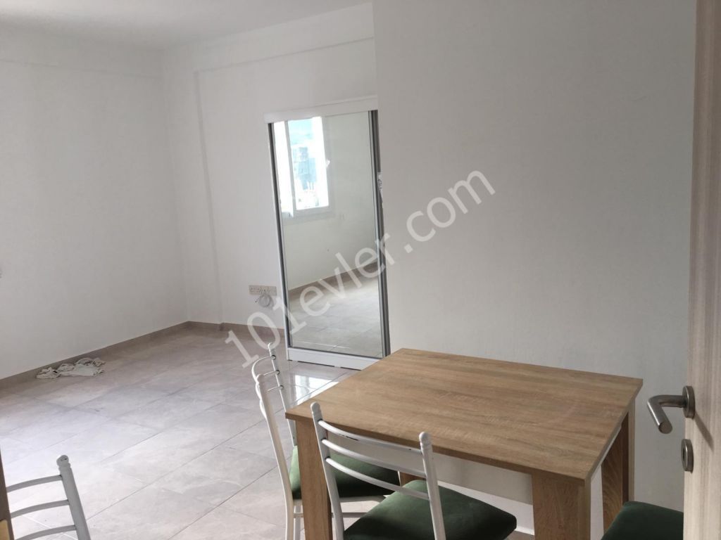 GİRNE MERKEZDE 1+1 KİRALIK DAİRE