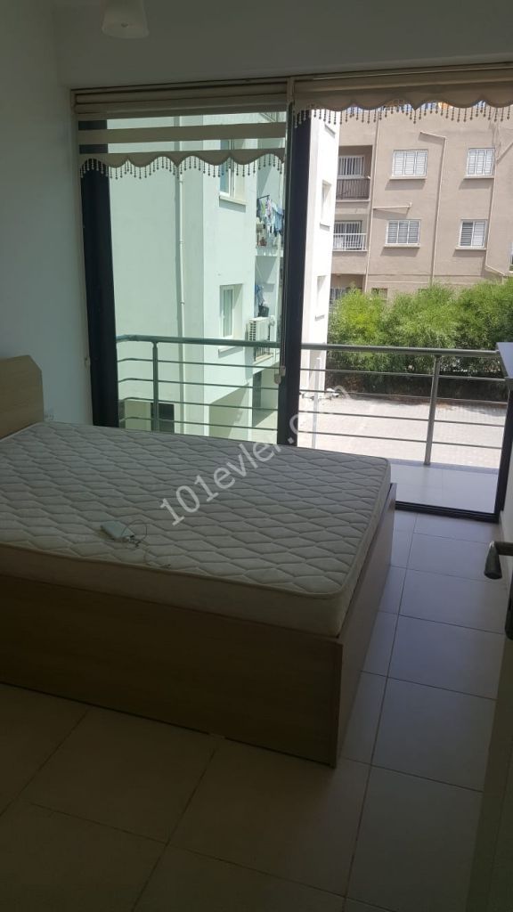 GİRNE  MERKEZDE  EŞYALI DENİZ MANZARALI 2+1 DAİRE