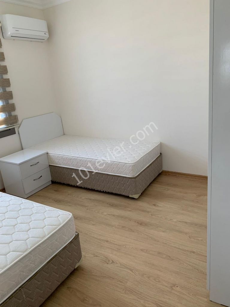 GİRNE'DE MERKEZİ LOKASYONDA   2+1 EŞYALI KİRALIK DAİRE 