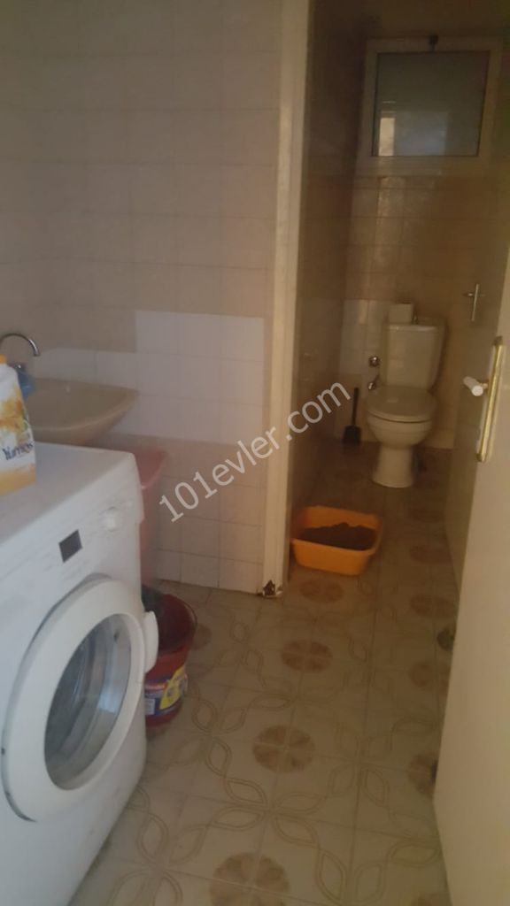 GİRNE MERKEZDE TÜRK MALI EŞYALI SATILIK 3+1 DAİRE