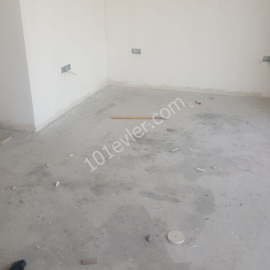 GİRNE MERKEZ'DE DAĞ VE DENİZ MANZARALI 3+1 SATLIK PENTHOUSE