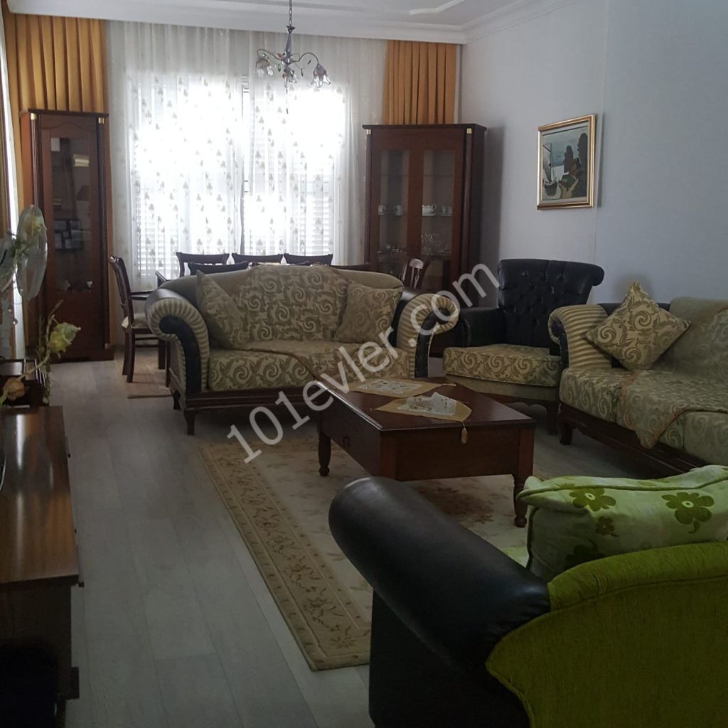 GİRNE KAŞGAR BÖLGESİNDE EŞYALI 2+1 KİRALIK DAİRE