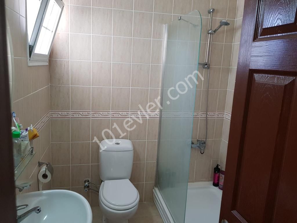 GİRNE MERKEZDE 3+1 SATILIK YARI EŞYALI PENTHOUSE