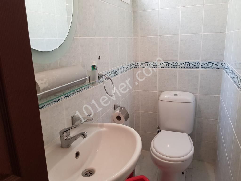 GİRNE MERKEZDE 3+1 SATILIK YARI EŞYALI PENTHOUSE