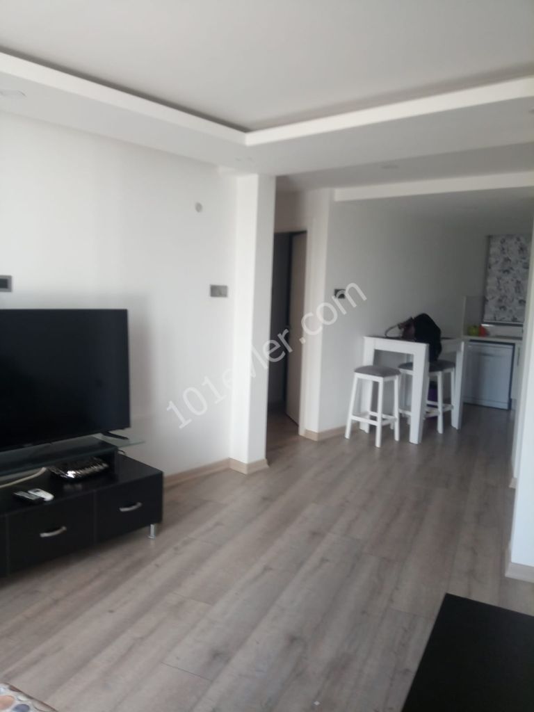 GİRNE MERKEZDE  ELEGANT BİR  SİTEDE KİRALIK  FULL EŞYALI 2+1  LÜKS DAİRE  