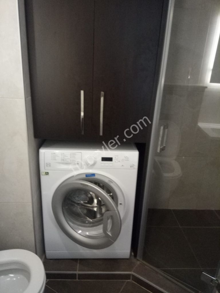 GİRNE MERKEZDE  ELEGANT BİR  SİTEDE KİRALIK  FULL EŞYALI 2+1  LÜKS DAİRE  