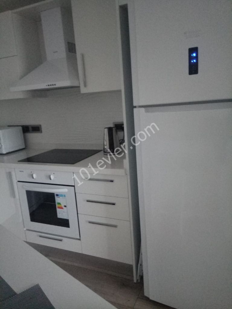 GİRNE MERKEZDE  ELEGANT BİR  SİTEDE KİRALIK  FULL EŞYALI 2+1  LÜKS DAİRE  