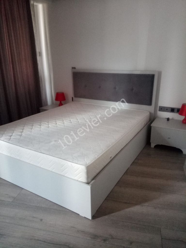 GİRNE MERKEZDE  ELEGANT BİR  SİTEDE KİRALIK  FULL EŞYALI 2+1  LÜKS DAİRE  