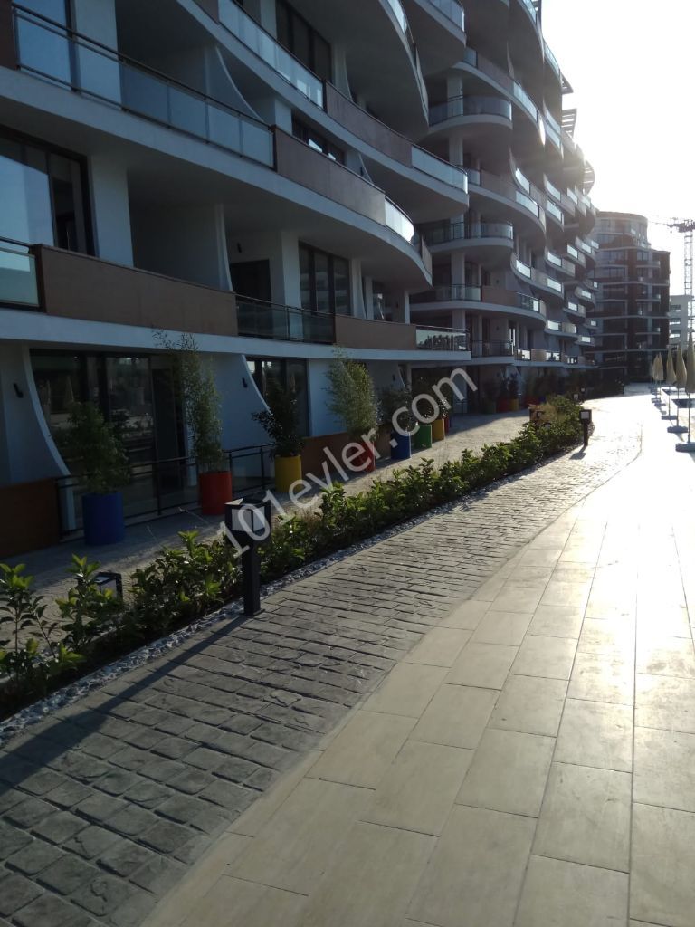 GİRNE MERKEZDE  ELEGANT BİR  SİTEDE KİRALIK  FULL EŞYALI 2+1  LÜKS DAİRE  