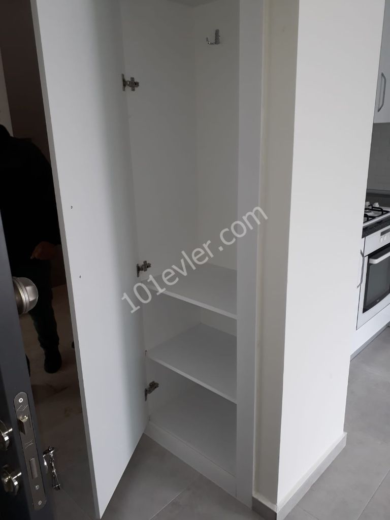 GİRNE MERKEZ'DE SIFIR EŞYALI 1+1 KİRALIK DAİRE