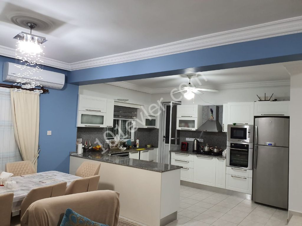 Flat For Sale in Aşağı Girne, Kyrenia