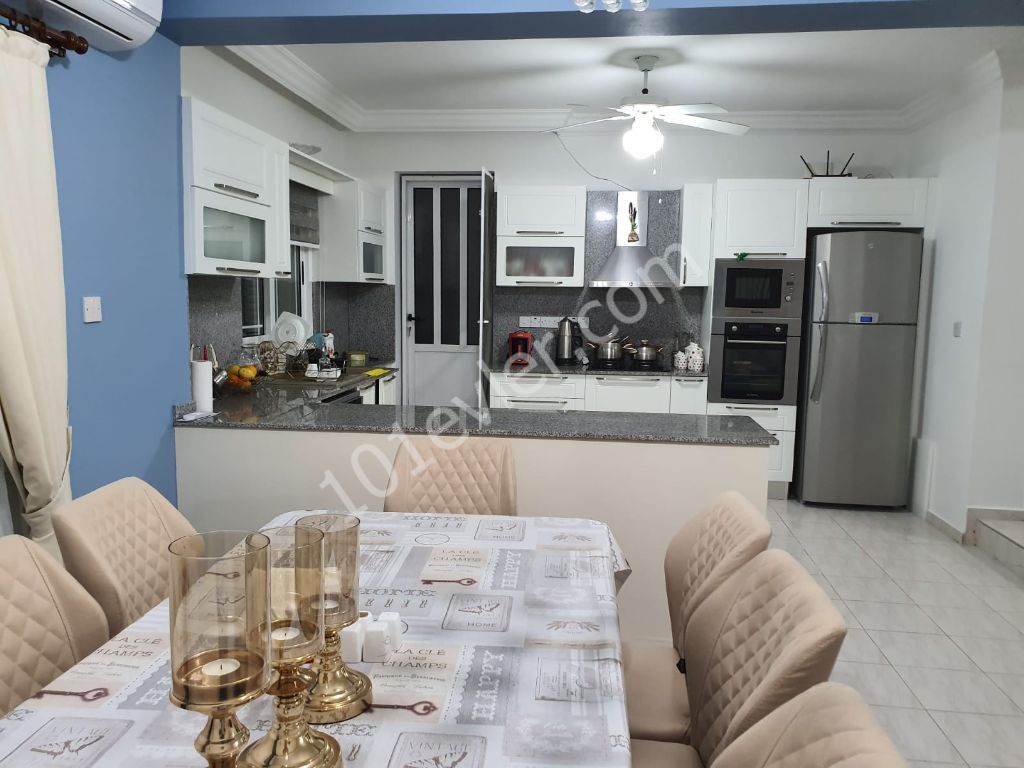 Flat For Sale in Aşağı Girne, Kyrenia