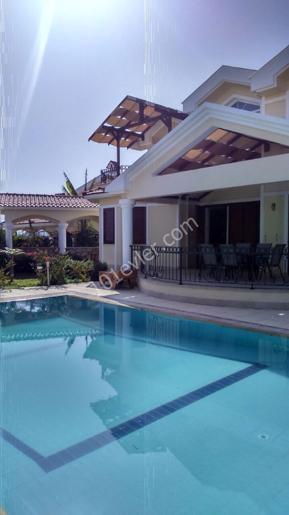  4 + 1 FULLY FURNISHED VILLA WITH POOL AND POOL IN THE LAPTA.