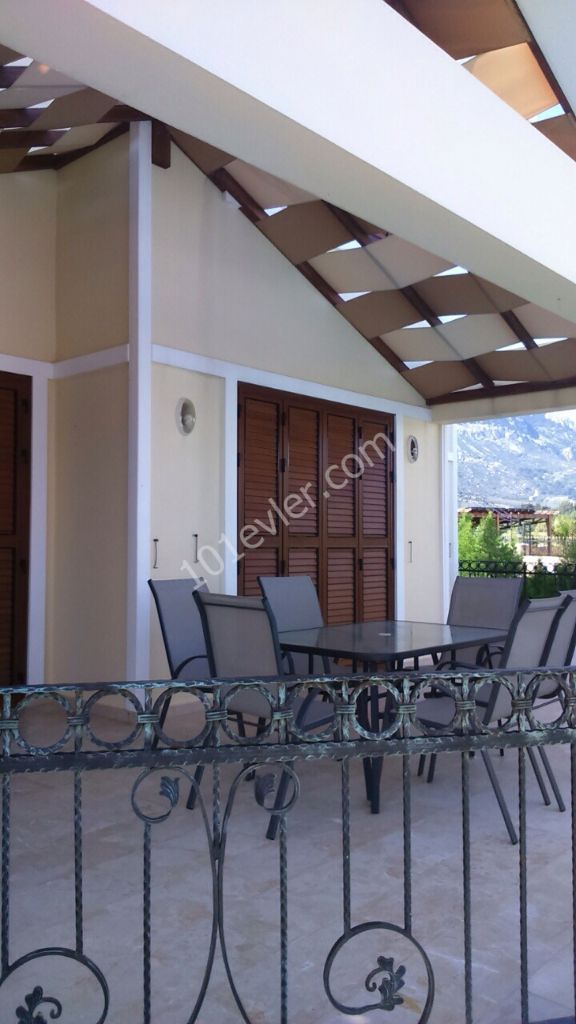  4 + 1 FULLY FURNISHED VILLA WITH POOL AND POOL IN THE LAPTA.