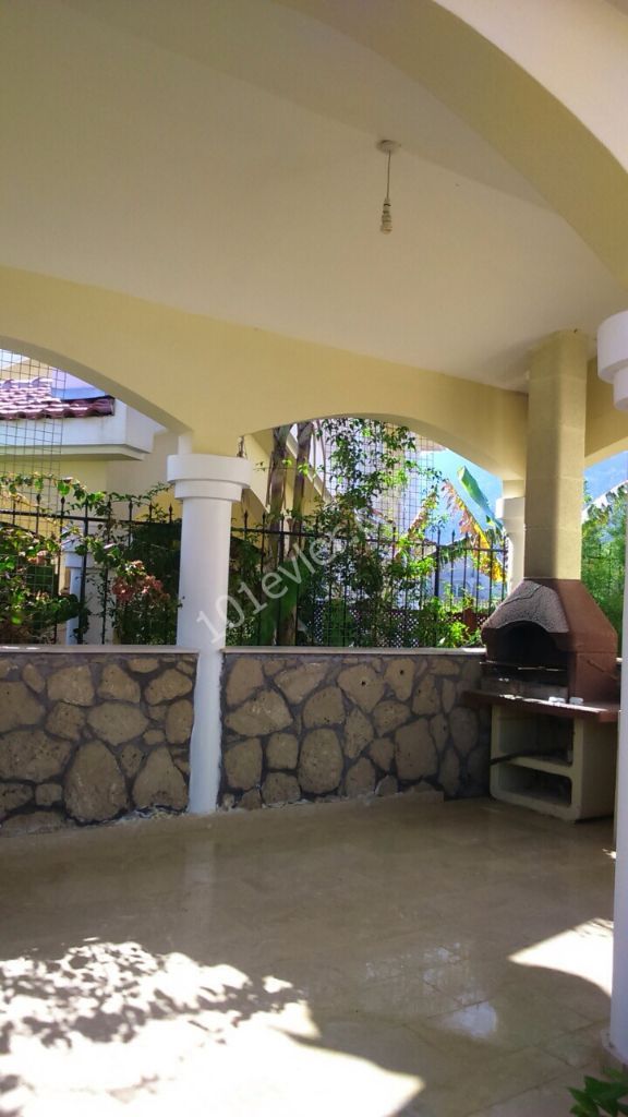  4 + 1 FULLY FURNISHED VILLA WITH POOL AND POOL IN THE LAPTA.