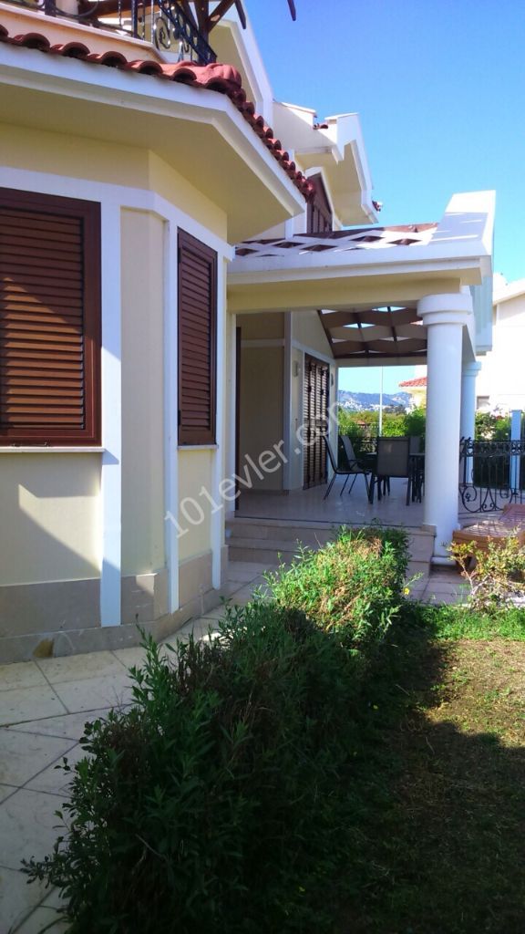  4 + 1 FULLY FURNISHED VILLA WITH POOL AND POOL IN THE LAPTA.