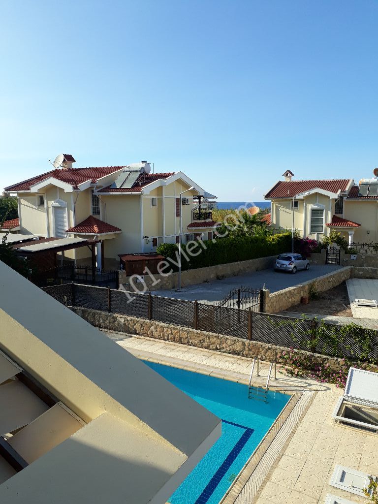  4 + 1 FULLY FURNISHED VILLA WITH POOL AND POOL IN THE LAPTA.