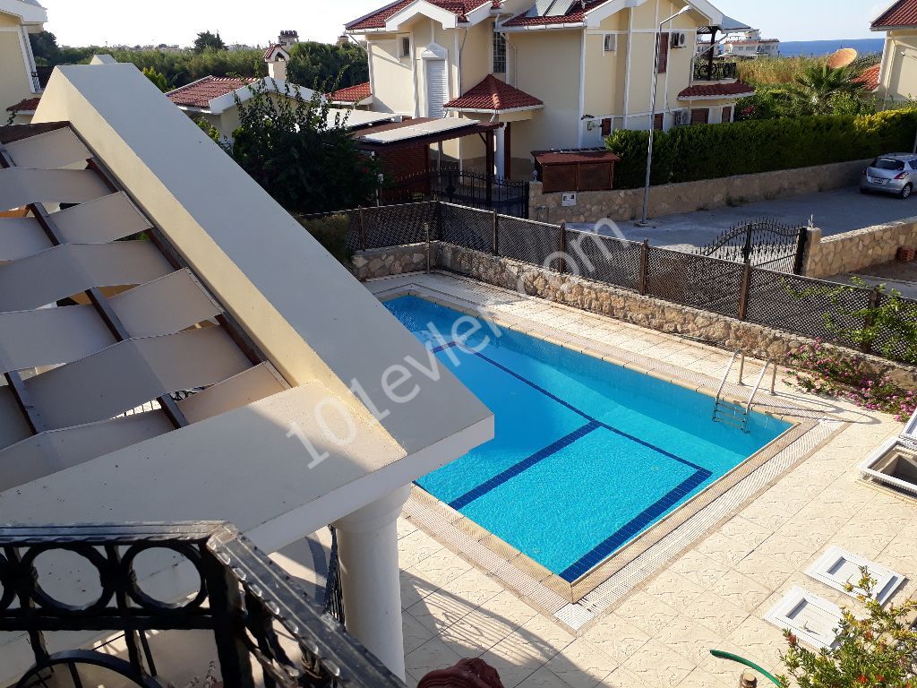  4 + 1 FULLY FURNISHED VILLA WITH POOL AND POOL IN THE LAPTA.