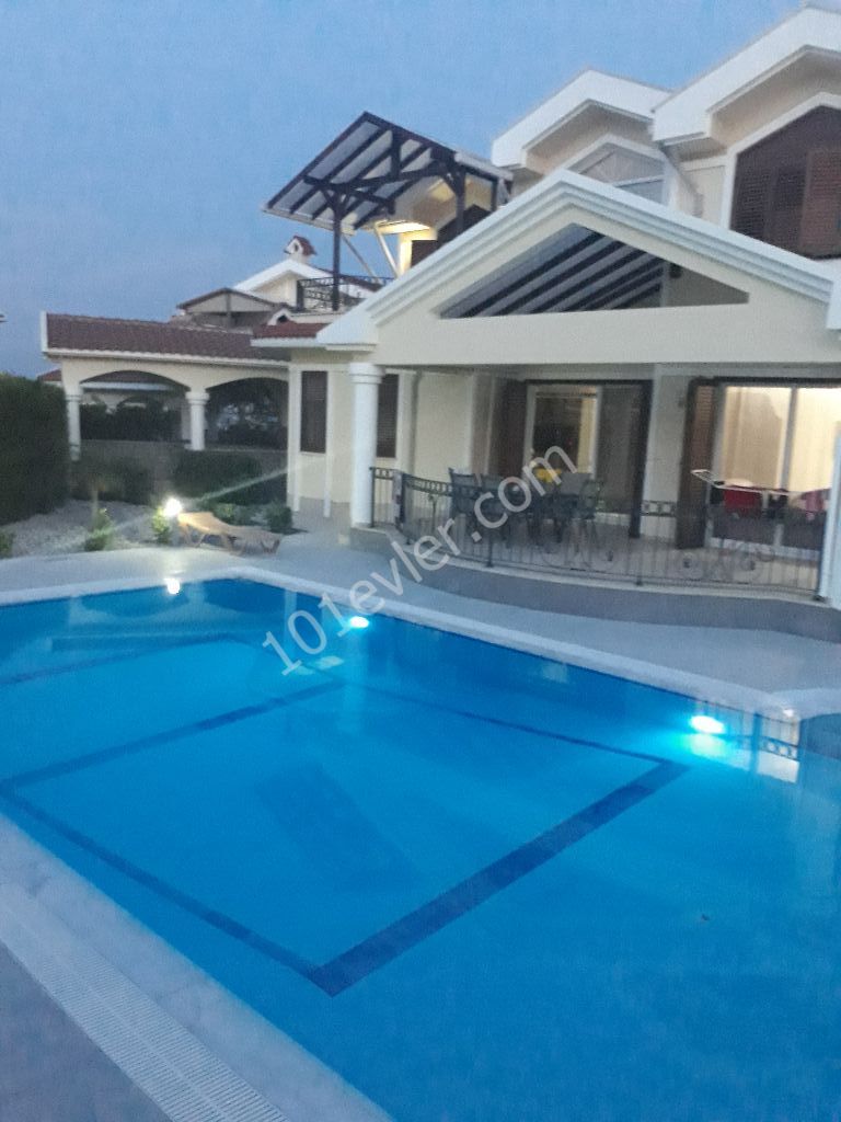  4 + 1 FULLY FURNISHED VILLA WITH POOL AND POOL IN THE LAPTA.