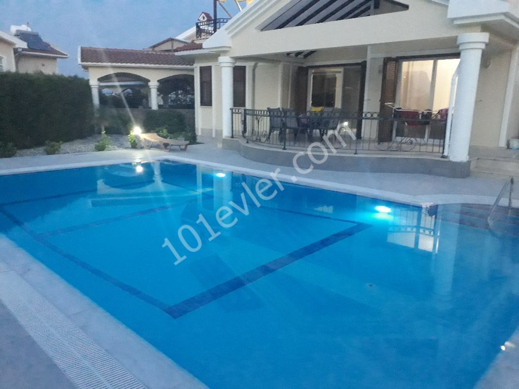  4 + 1 FULLY FURNISHED VILLA WITH POOL AND POOL IN THE LAPTA.