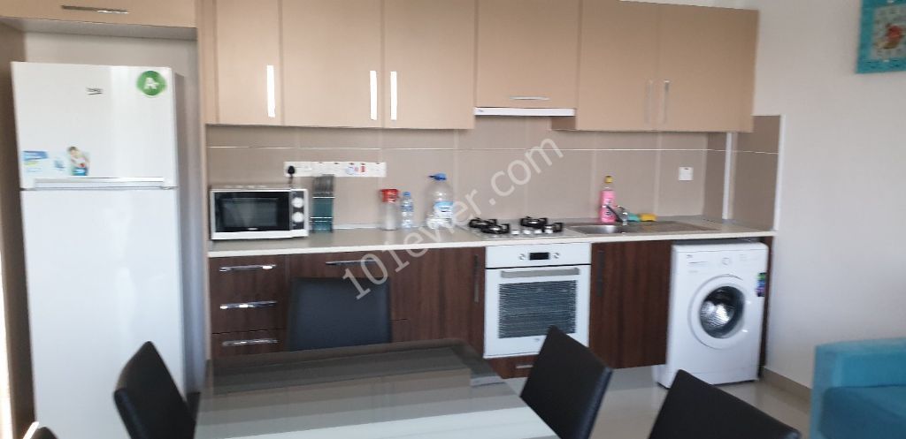 ALSANCAK'DA DAĞ MANZARALI ORTAK HAVUZLU 1+1 SATILIK DAİRE