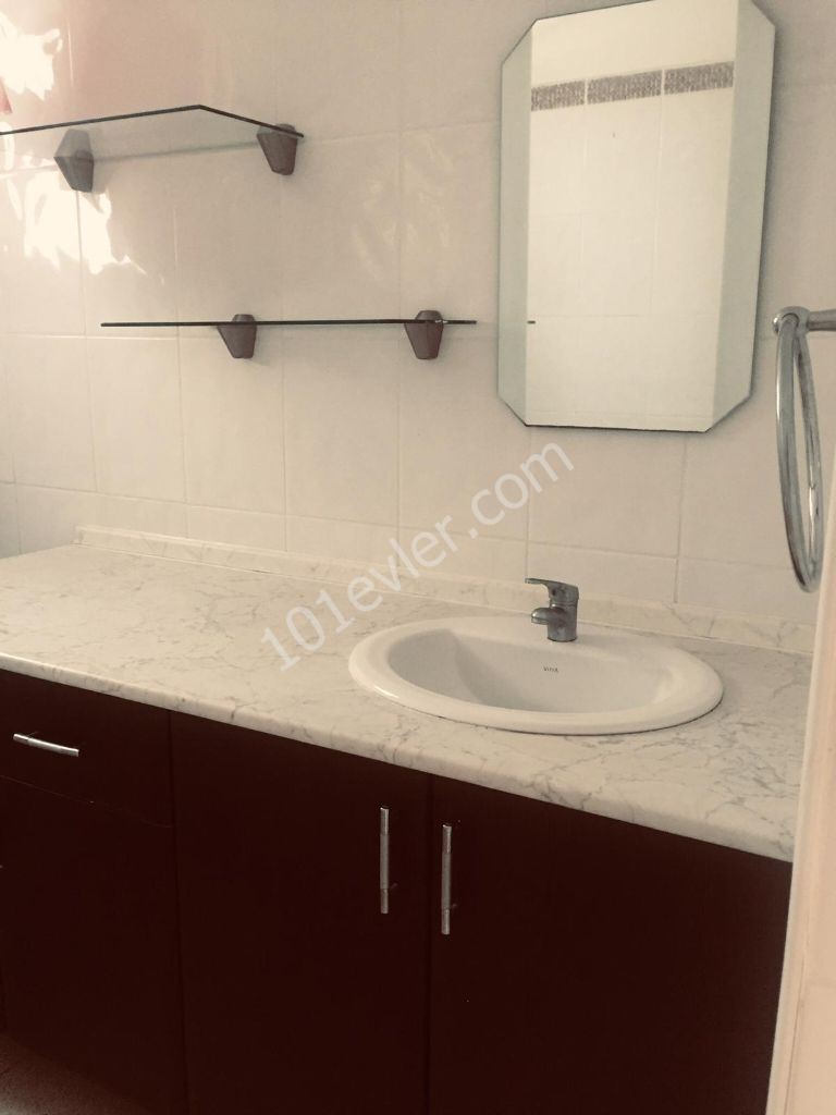 Flat To Rent in Yeşiltepe, Kyrenia