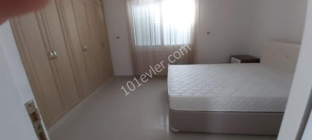 Flat To Rent in Alsancak, Kyrenia