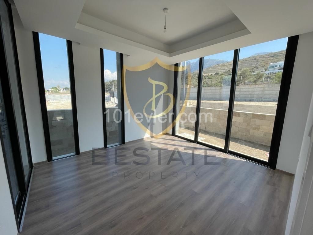 Girne Alsancak Satılık 4+1 Villa !