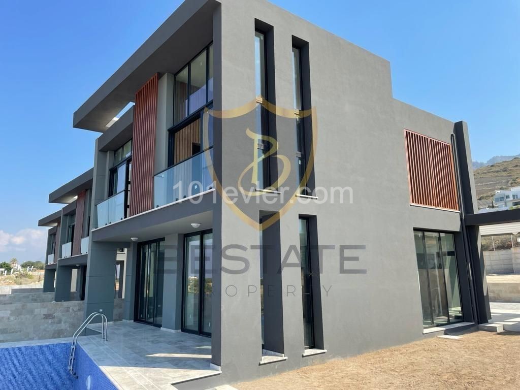 Girne Alsancak Satılık 4+1 Villa !