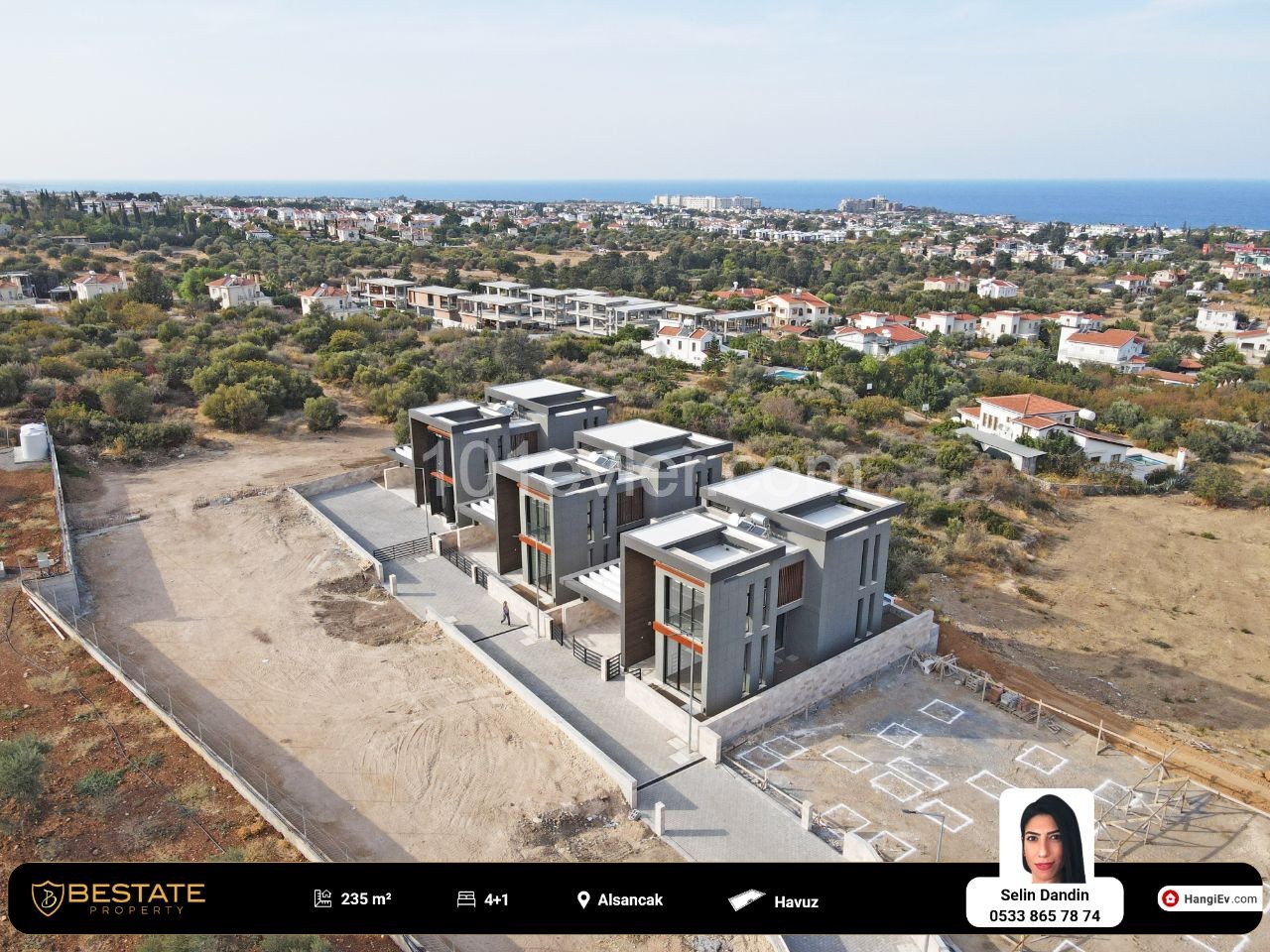 Girne Alsancak Satılık 4+1 Villa !