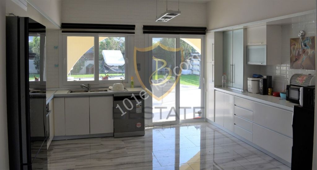 3 + 1 VILLA MIT POOL IN KYRENIA ALSANCAK ZU VERKAUFEN !! ** 