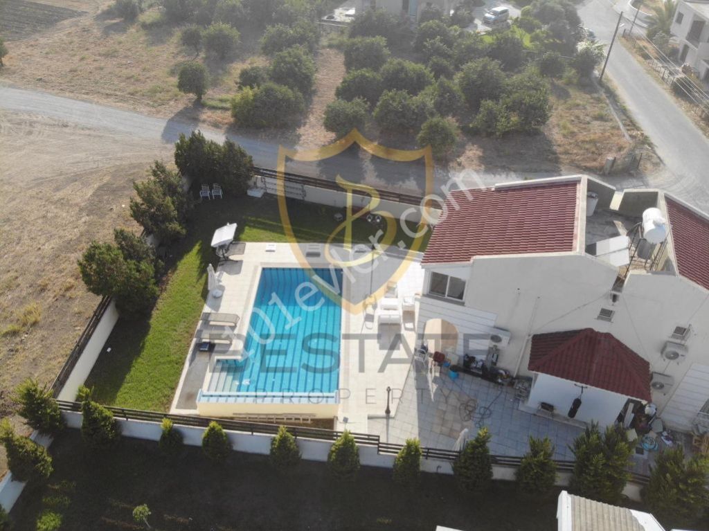 3 + 1 VILLA MIT POOL IN KYRENIA ALSANCAK ZU VERKAUFEN !! ** 