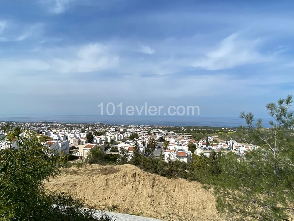 PLOTS FOR SALE WITH A MAGNIFICENT VIEW IN KYRENIA DECATALKOY !! ** 