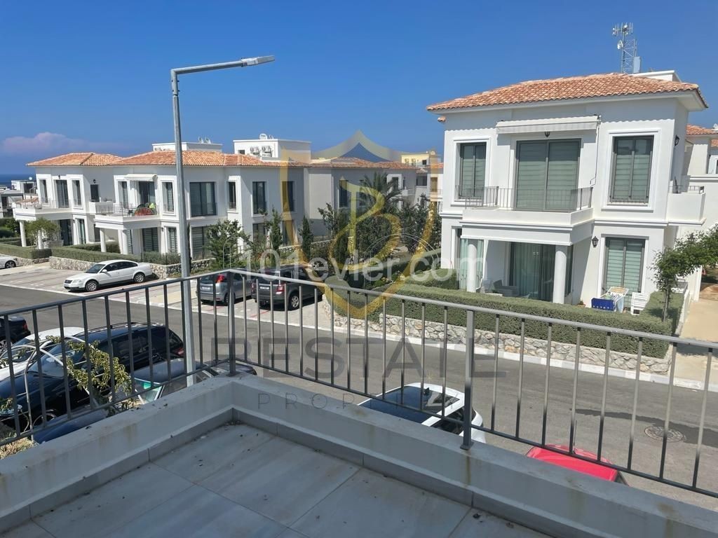 GİRNE ALSANCAK'TA ÖDÜLLÜ SİTE KIBRIS TOWN HOUSES 2+1 SATILIK DAİRE !!