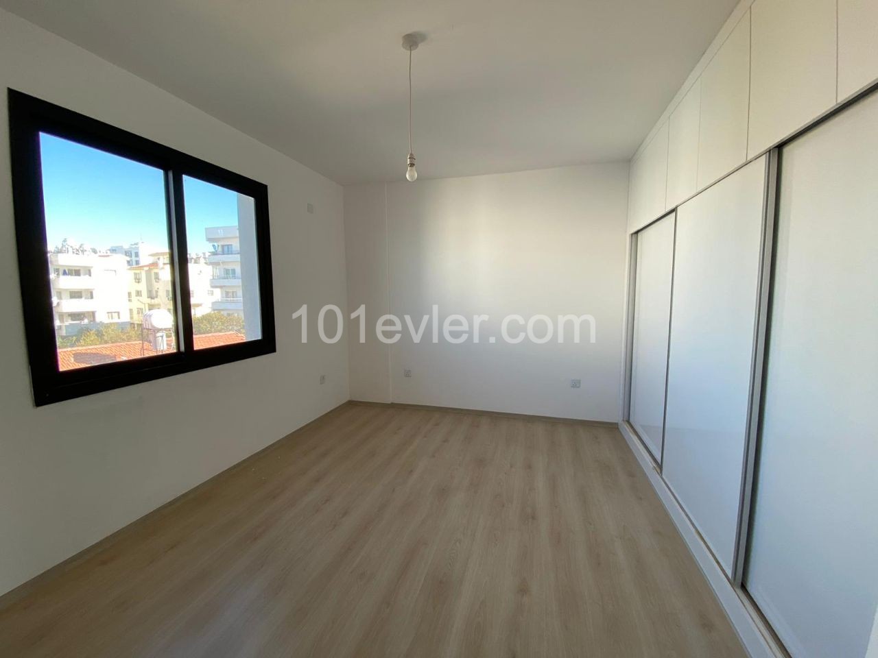 3 + 1 LUXUS-WOHNUNG ZUM VERKAUF MIT MEERBLICK IM ZENTRUM VON KYRENIA !! ** 