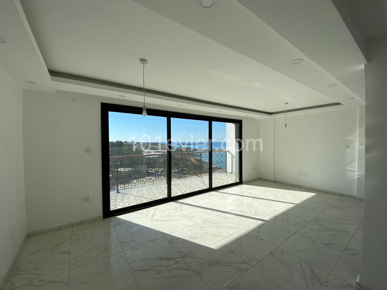 3 + 1 LUXUS-WOHNUNG ZUM VERKAUF MIT MEERBLICK IM ZENTRUM VON KYRENIA !! ** 