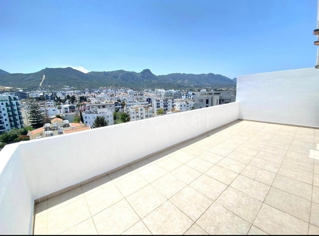 2 + 1 PENTHOUSE ZUM VERKAUF IN KYRENIA ZENTRUM!! ** 